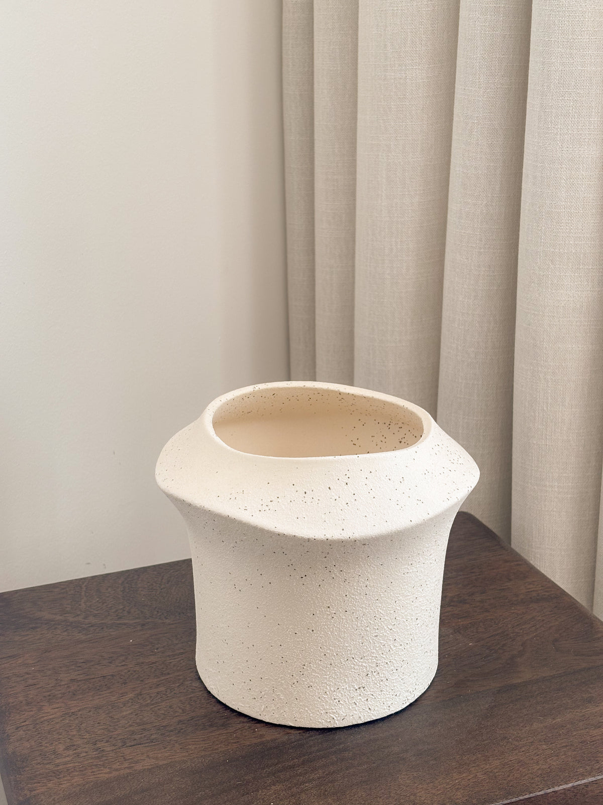 Architectural ceramic vase with flared rim, Vase Forme by FAUX Dubai
